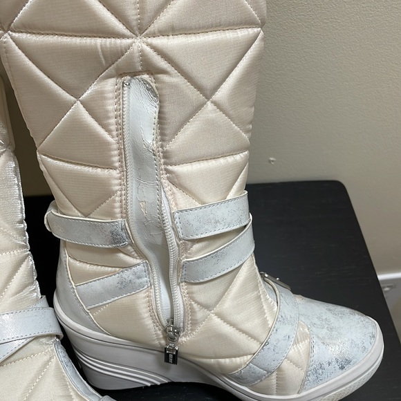 Boots - Picture 3 of 4